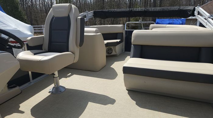 2025 Harris Crusier 230 Photo 9 of 10