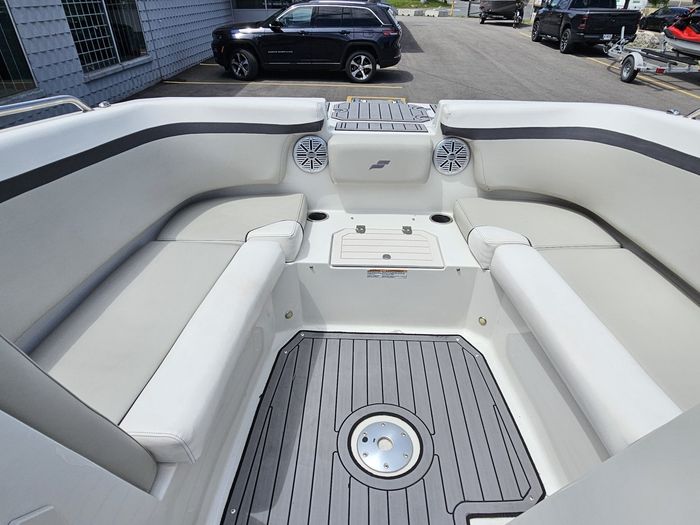 2023 Starcraft SVX 231 WITH 175 HP YAMAHA- 297 HOURS Photo 17 of 22