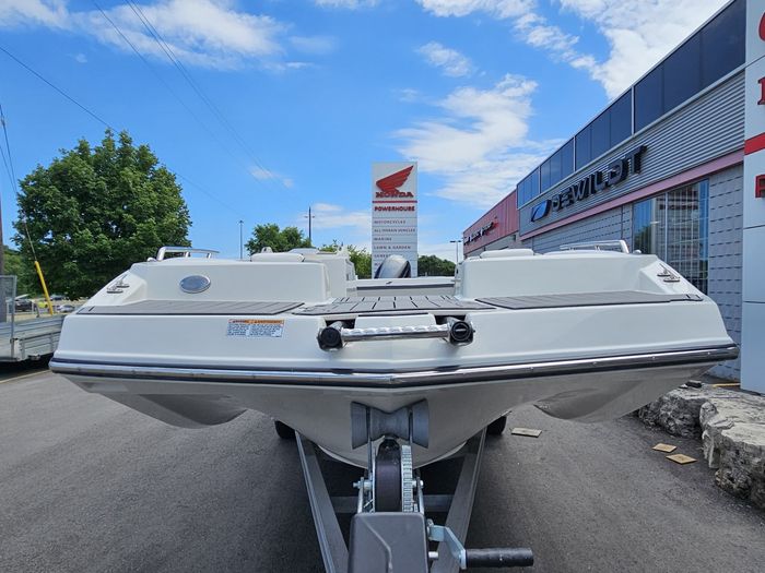 2023 Starcraft SVX 231 WITH 175 HP YAMAHA- 297 HOURS Photo 7 of 22