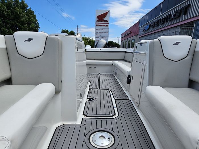 2023 Starcraft SVX 231 WITH 175 HP YAMAHA- 297 HOURS Photo 11 of 22