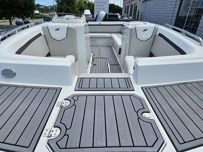 2023 Starcraft SVX 231 WITH 175 HP YAMAHA- 297 HOURS Photo 8 of 22