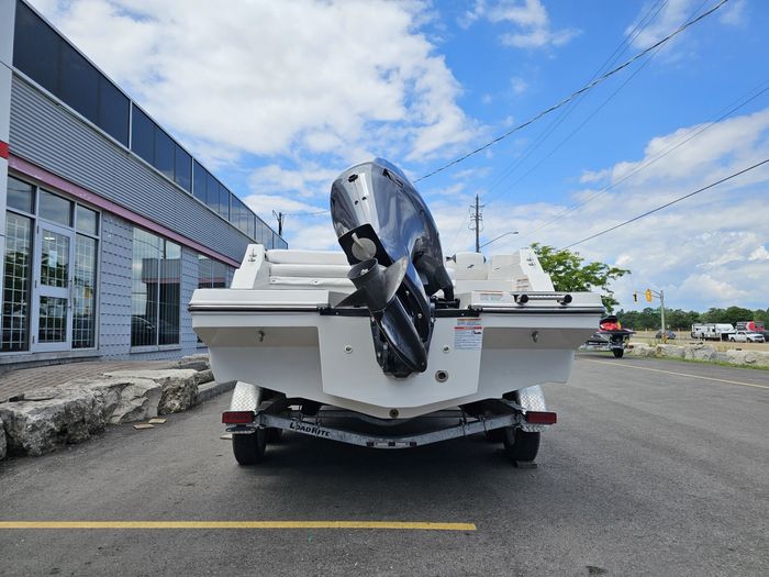 2023 Starcraft SVX 231 WITH 175 HP YAMAHA- 297 HOURS Photo 4 of 22