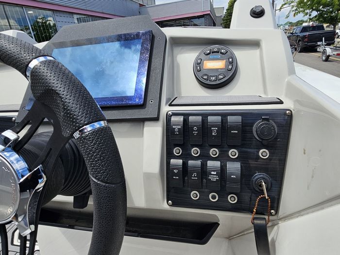2023 Starcraft SVX 231 WITH 175 HP YAMAHA- 297 HOURS Photo 16 of 22