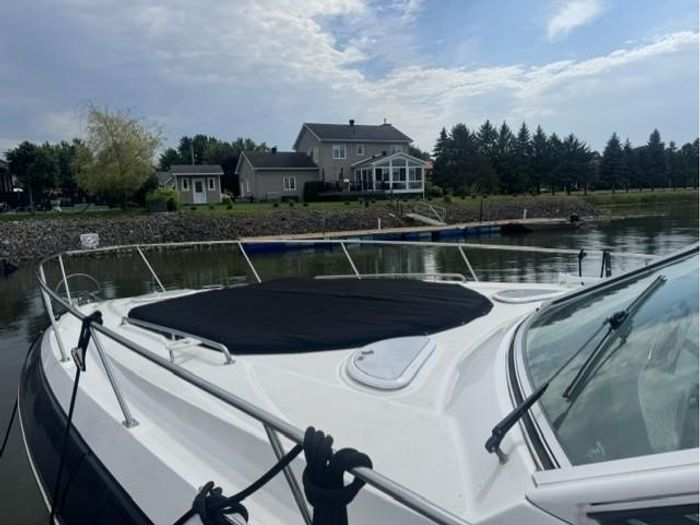2013 Cruisers Yachts 380 EXPRESS Photo 3 of 14