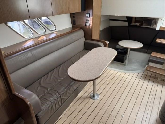 2013 Cruisers Yachts 380 EXPRESS Photo 13 of 14