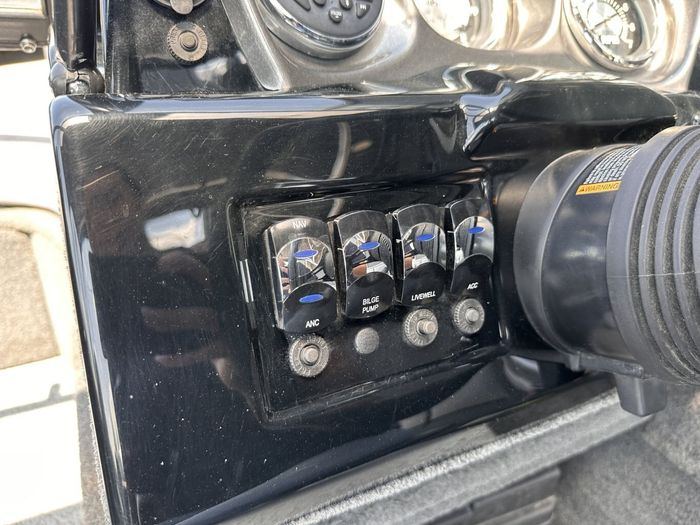 2019 Legend X18 MERCURY 115 PRO XS Photo 23 sur 28
