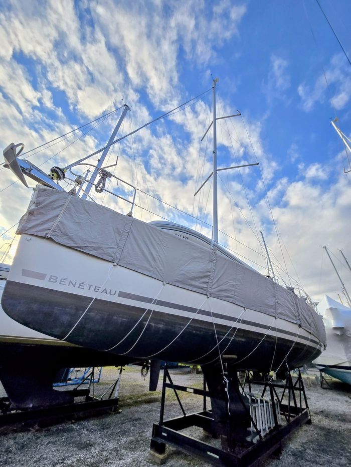 2010 Beneteau Oceanis 37 Photo 42 of 43