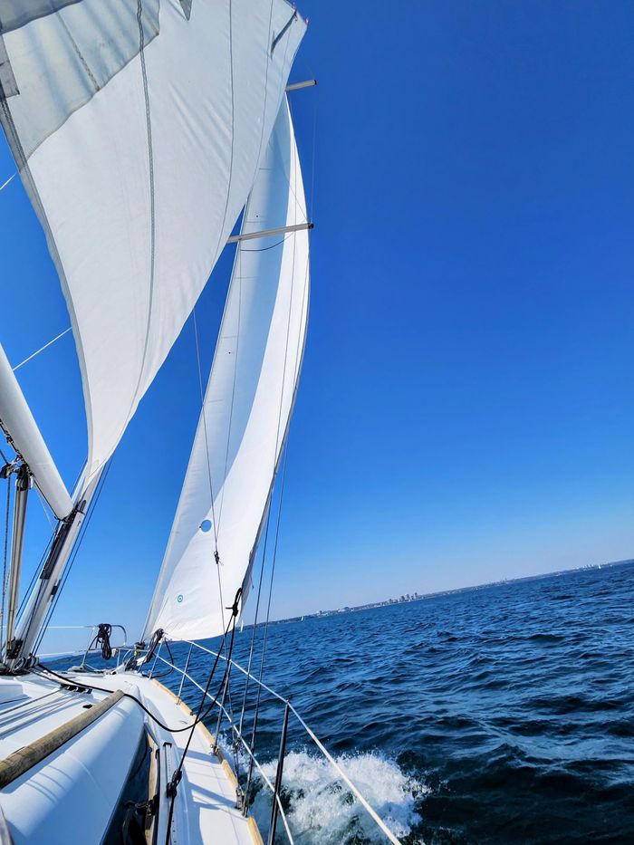 2010 Beneteau Oceanis 37 Photo 7 of 43