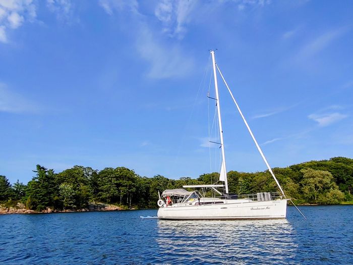2010 Beneteau Oceanis 37 Photo 2 of 43