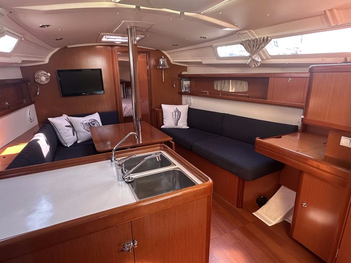 2010 Beneteau Oceanis 37 Photo 26 of 43