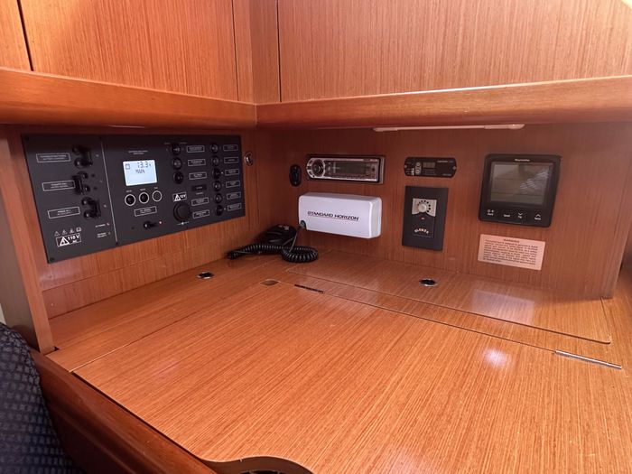 2010 Beneteau Oceanis 37 Photo 29 of 43