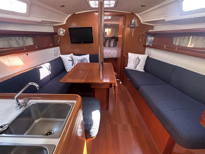 2010 Beneteau Oceanis 37 Photo 30 of 43