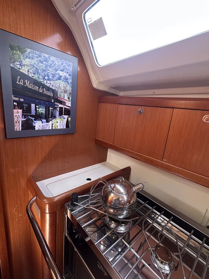 2010 Beneteau Oceanis 37 Photo 34 of 43