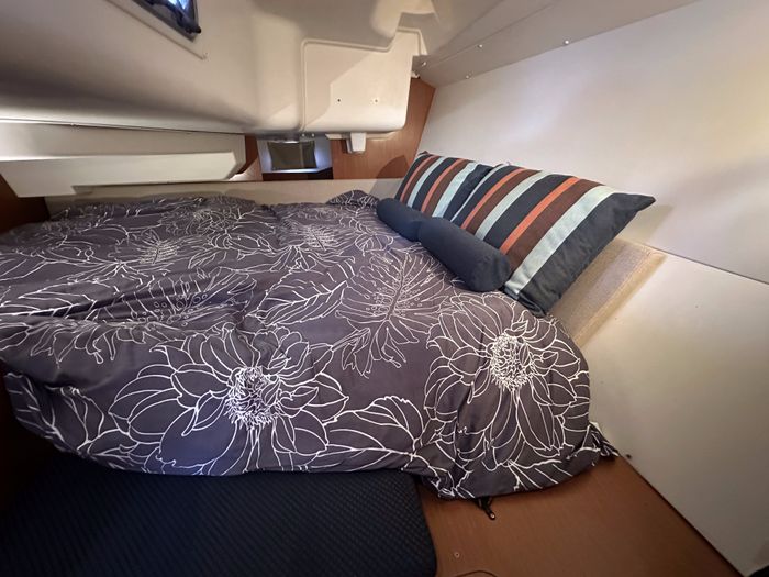 2010 Beneteau Oceanis 37 Photo 40 of 43
