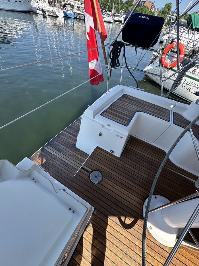 2010 Beneteau Oceanis 37 Photo 17 of 43