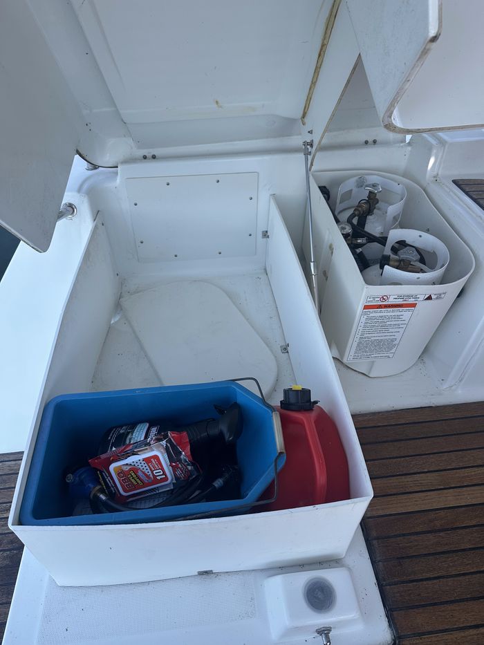 2010 Beneteau Oceanis 37 Photo 25 of 43