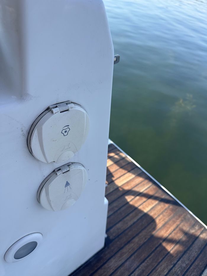 2010 Beneteau Oceanis 37 Photo 18 of 43