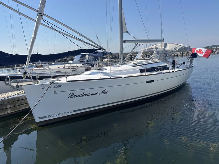 2010 Beneteau Oceanis 37 Photo 3 of 43