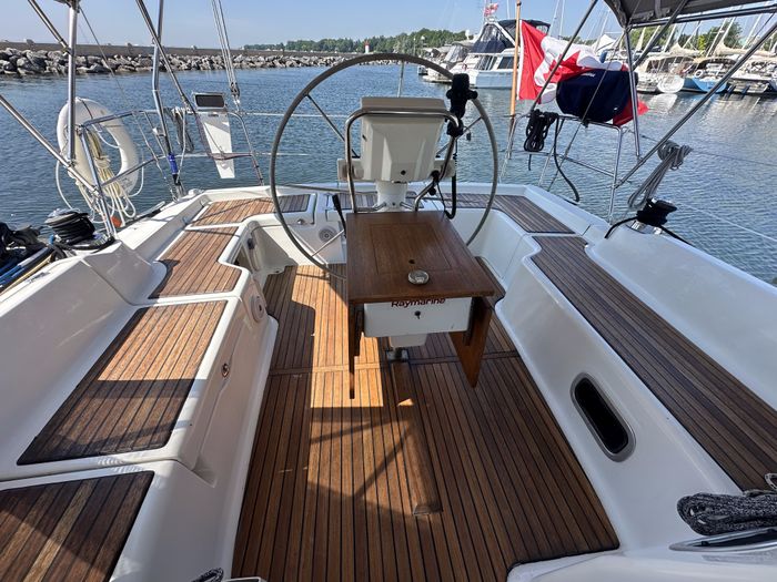 2010 Beneteau Oceanis 37 Photo 16 of 43