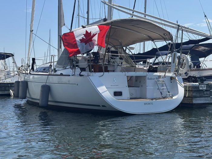 2010 Beneteau Oceanis 37 Photo 6 of 43