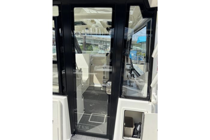 2022 Boston Whaler 325 Conquest Pilothouse Photo 13 of 63