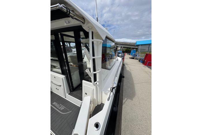 2022 Boston Whaler 325 Conquest Pilothouse Photo 14 of 63