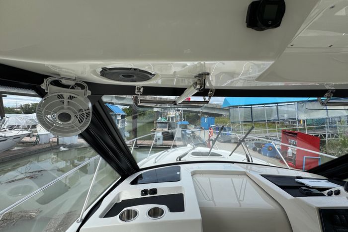 2022 Boston Whaler 325 Conquest Pilothouse Photo 40 of 63