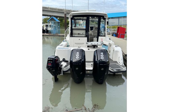2022 Boston Whaler 325 Conquest Pilothouse Photo 5 of 63