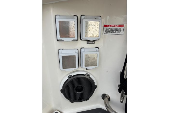 2022 Boston Whaler 325 Conquest Pilothouse Photo 29 of 63