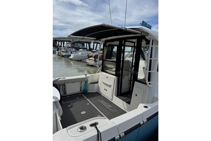 2022 Boston Whaler 325 Conquest Pilothouse Photo 7 of 63
