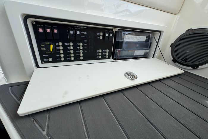 2022 Boston Whaler 325 Conquest Pilothouse Photo 43 of 63