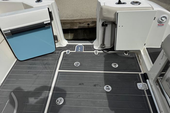 2022 Boston Whaler 325 Conquest Pilothouse Photo 19 of 63