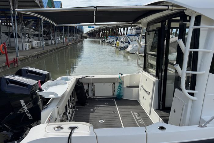 2022 Boston Whaler 325 Conquest Pilothouse Photo 9 of 63