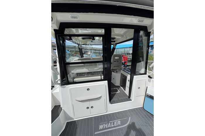 2022 Boston Whaler 325 Conquest Pilothouse Photo 20 of 63