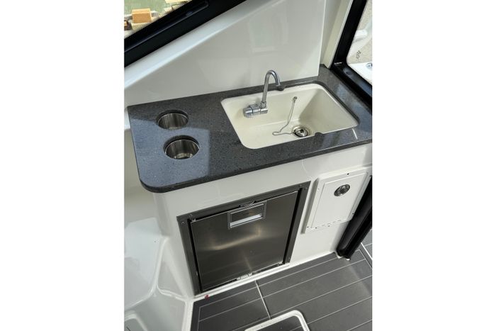 2022 Boston Whaler 325 Conquest Pilothouse Photo 33 of 63