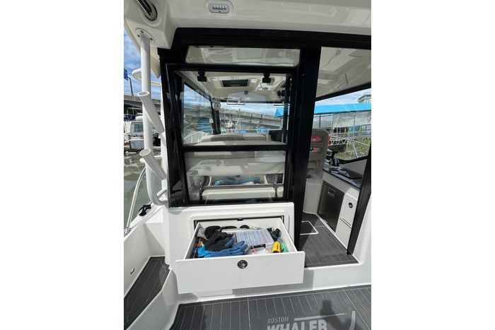2022 Boston Whaler 325 Conquest Pilothouse Photo 21 of 63