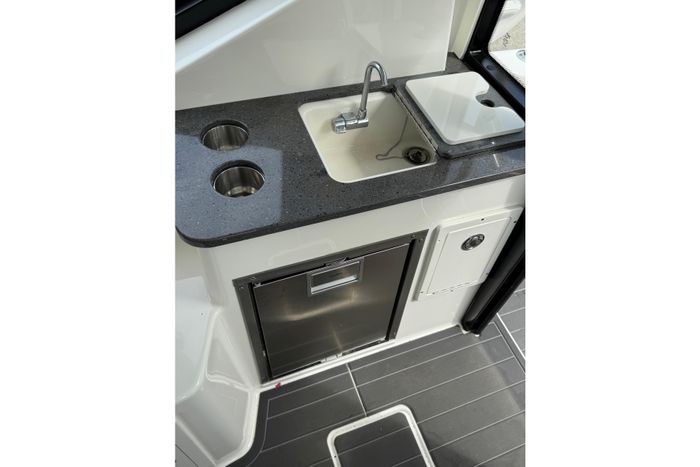 2022 Boston Whaler 325 Conquest Pilothouse Photo 34 of 63