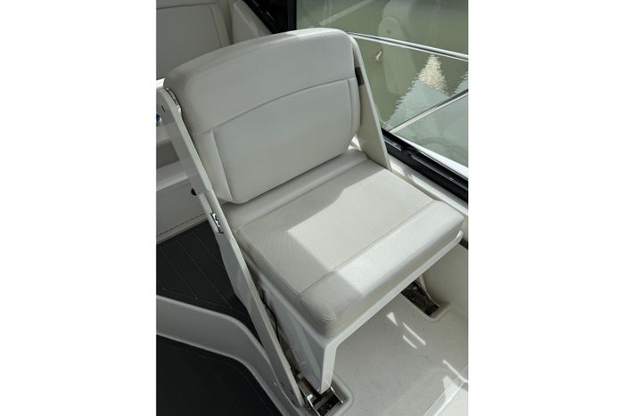 2022 Boston Whaler 325 Conquest Pilothouse Photo 36 of 63