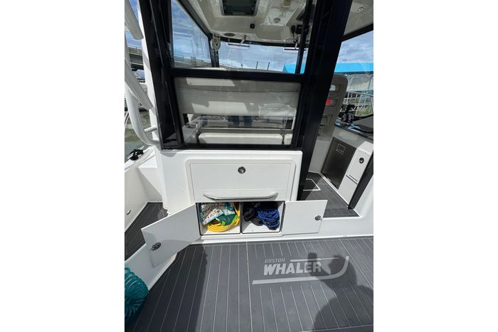2022 Boston Whaler 325 Conquest Pilothouse Photo 23 of 63