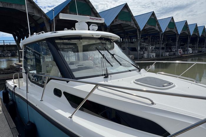 2022 Boston Whaler 325 Conquest Pilothouse Photo 12 of 63