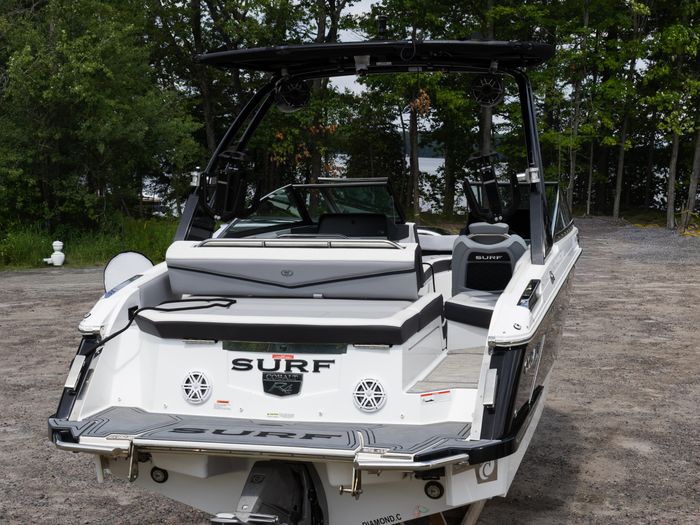 2022 Cobalt R4Surf Photo 3 of 21