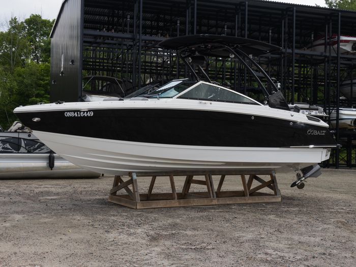 2022 Cobalt R4Surf Photo 5 of 21