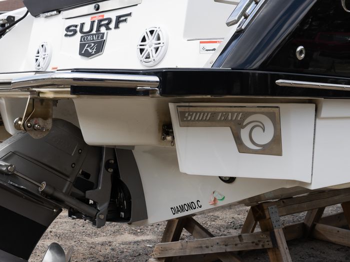 2022 Cobalt R4Surf Photo 9 of 21