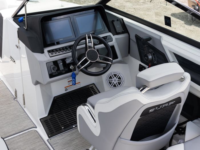 2022 Cobalt R4Surf Photo 17 of 21