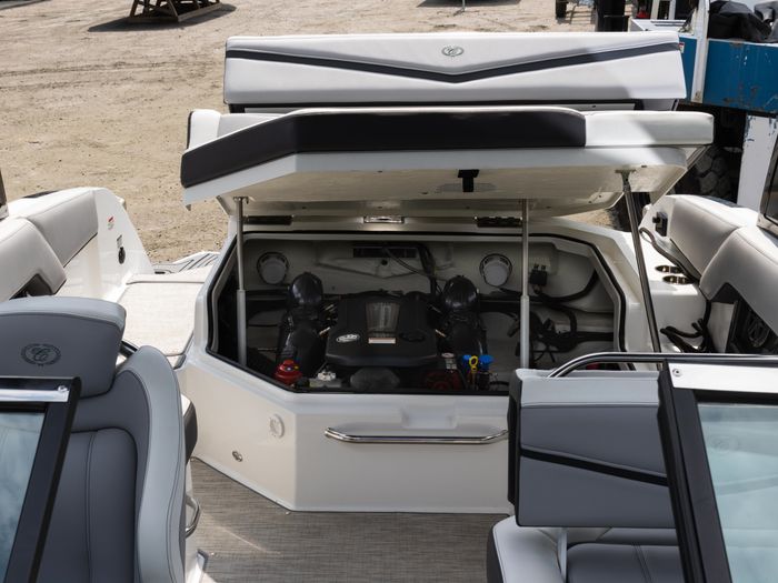 2022 Cobalt R4Surf Photo 14 of 21