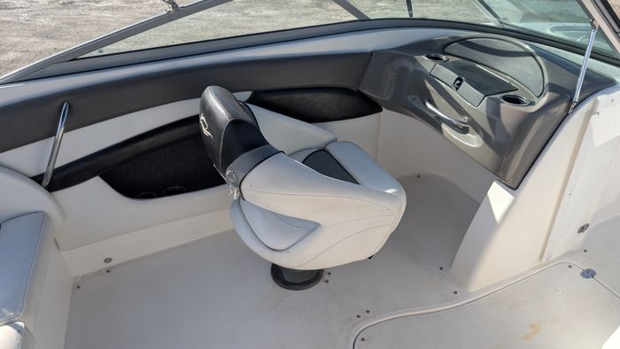 2012 Rinker Captiva 216 Photo 14 of 23