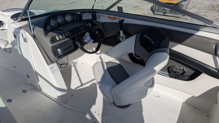 2012 Rinker Captiva 216 Photo 16 of 23