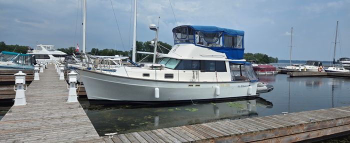 1977 Mainship 34 Trawler Photo 2 of 30