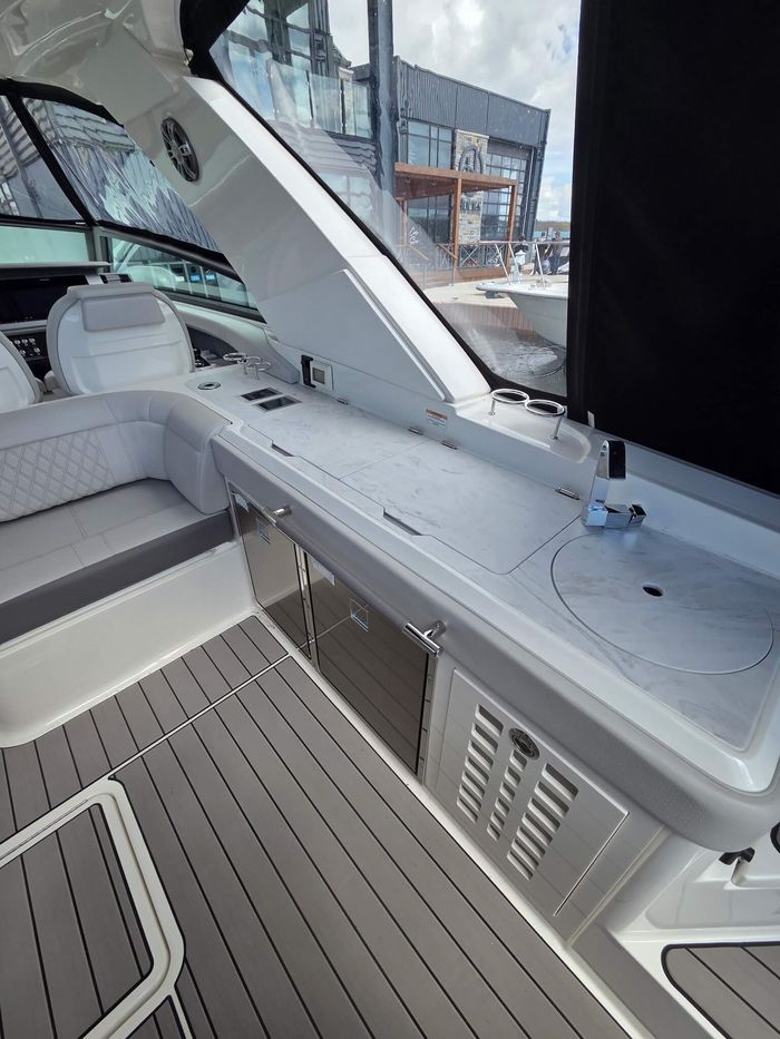 2025 Sea Ray 400 SLX Photo 17 sur 26