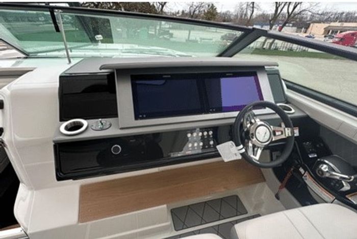 2025 Sea Ray 400 SLX Photo 8 sur 26